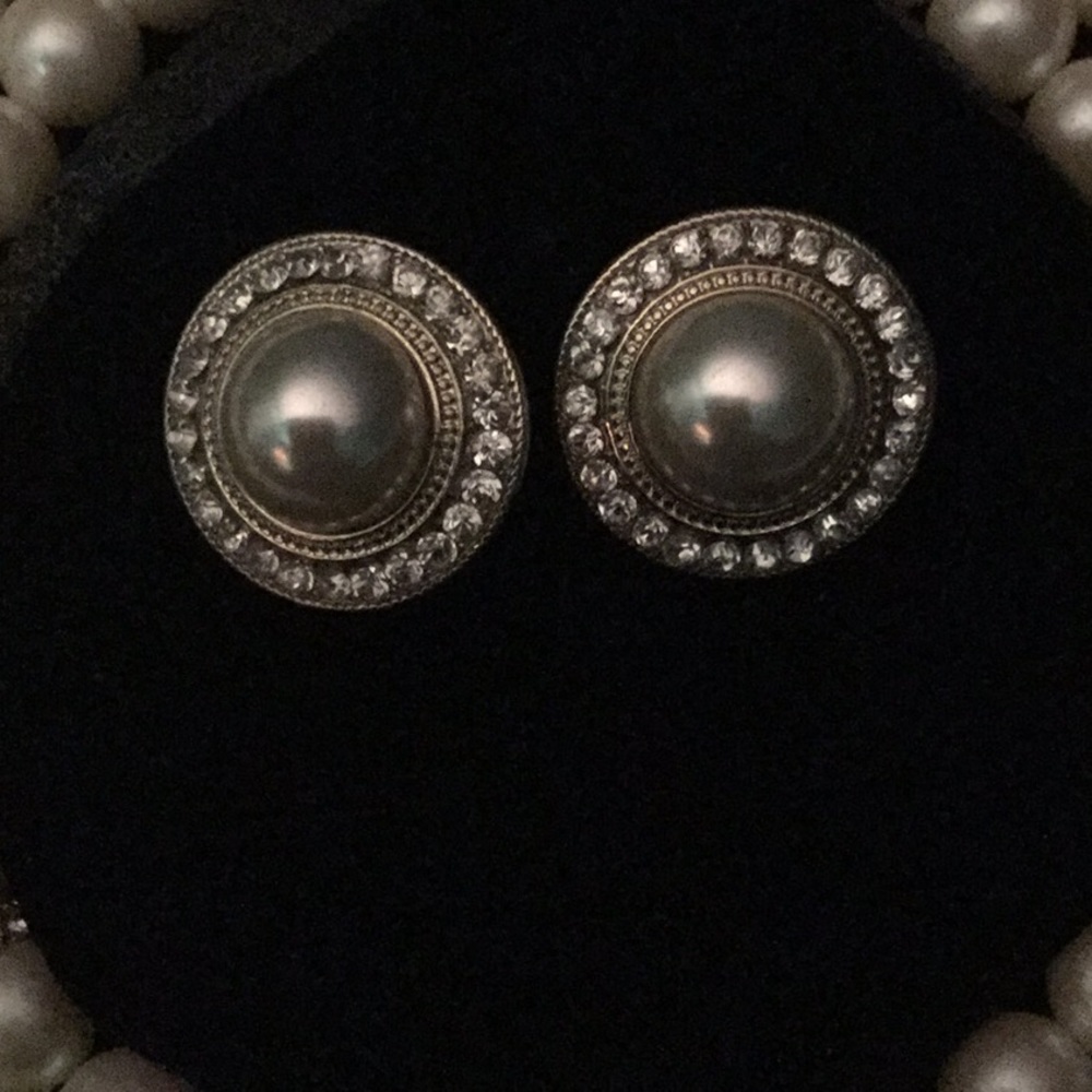 Pearl and Austrian Crystals Necklace and Earrings - Picture 2 of 2